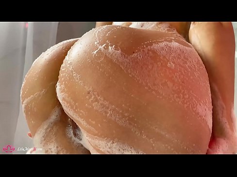 ❤️ Brunetka masturbuje kundičku s vibrátorom až do intenzívneho orgazmu v sprche ❤️❌ Domáce porno na porno sk.befuck-net.ru ❌️❤